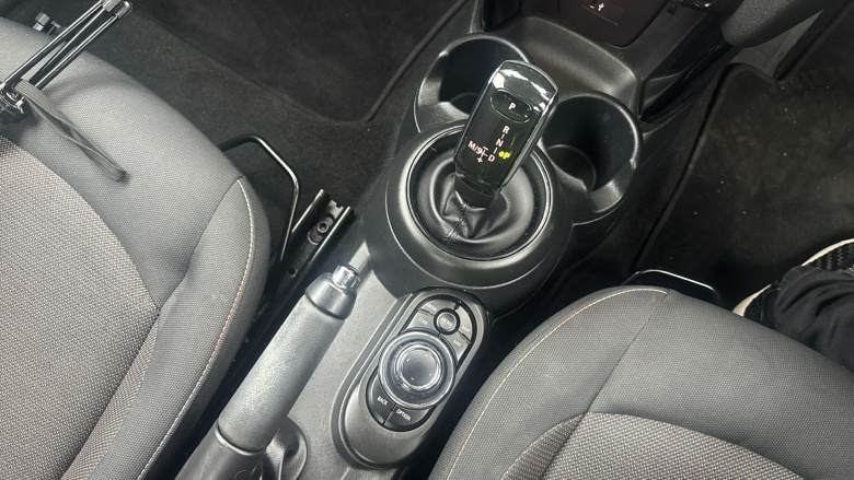 MINI Hatchback 1.5 Cooper Classic 3dr Auto Petrol Hatchback